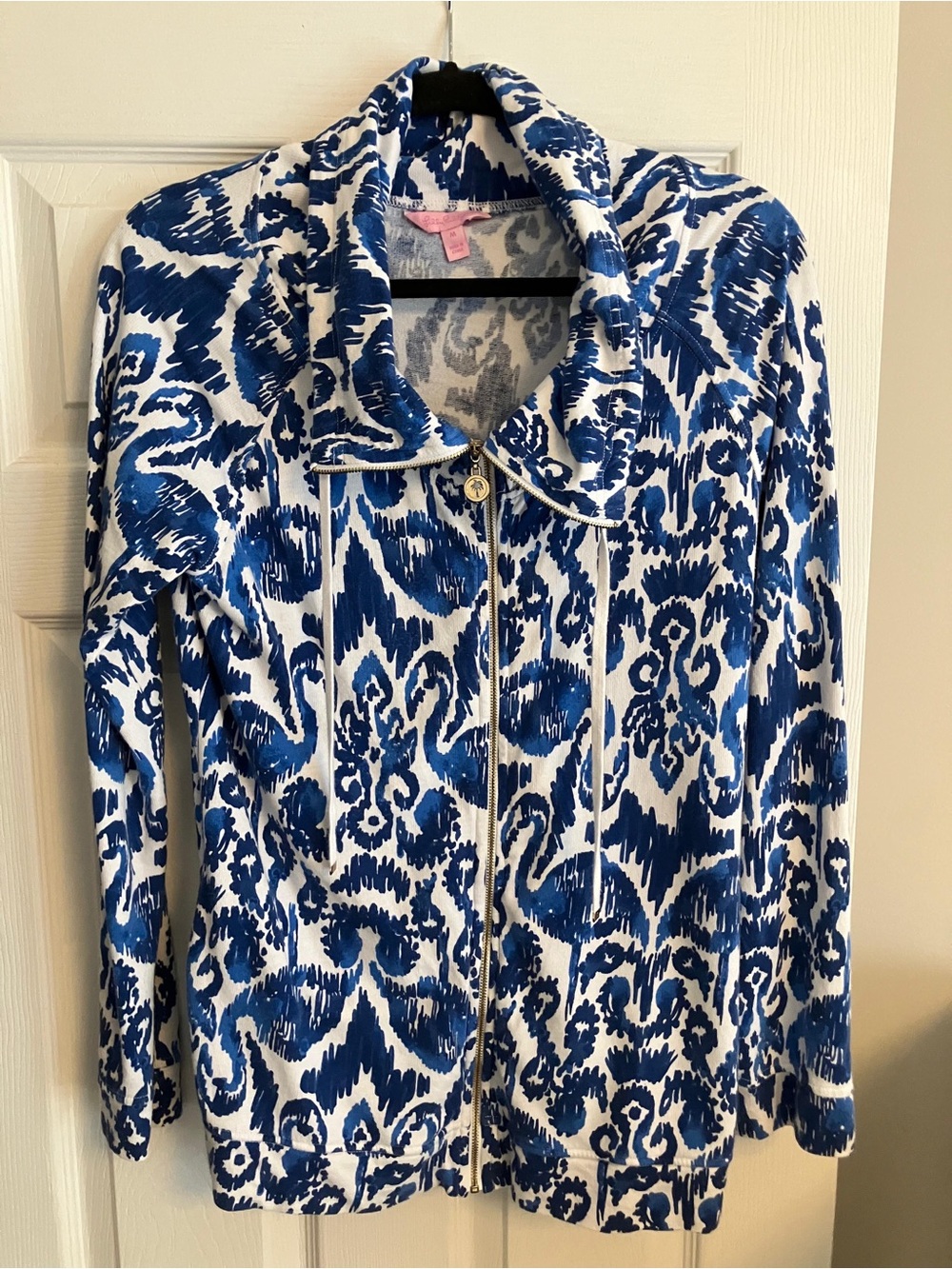 Lilly Pulitzer Blue and White Patterned Zip-Up Top